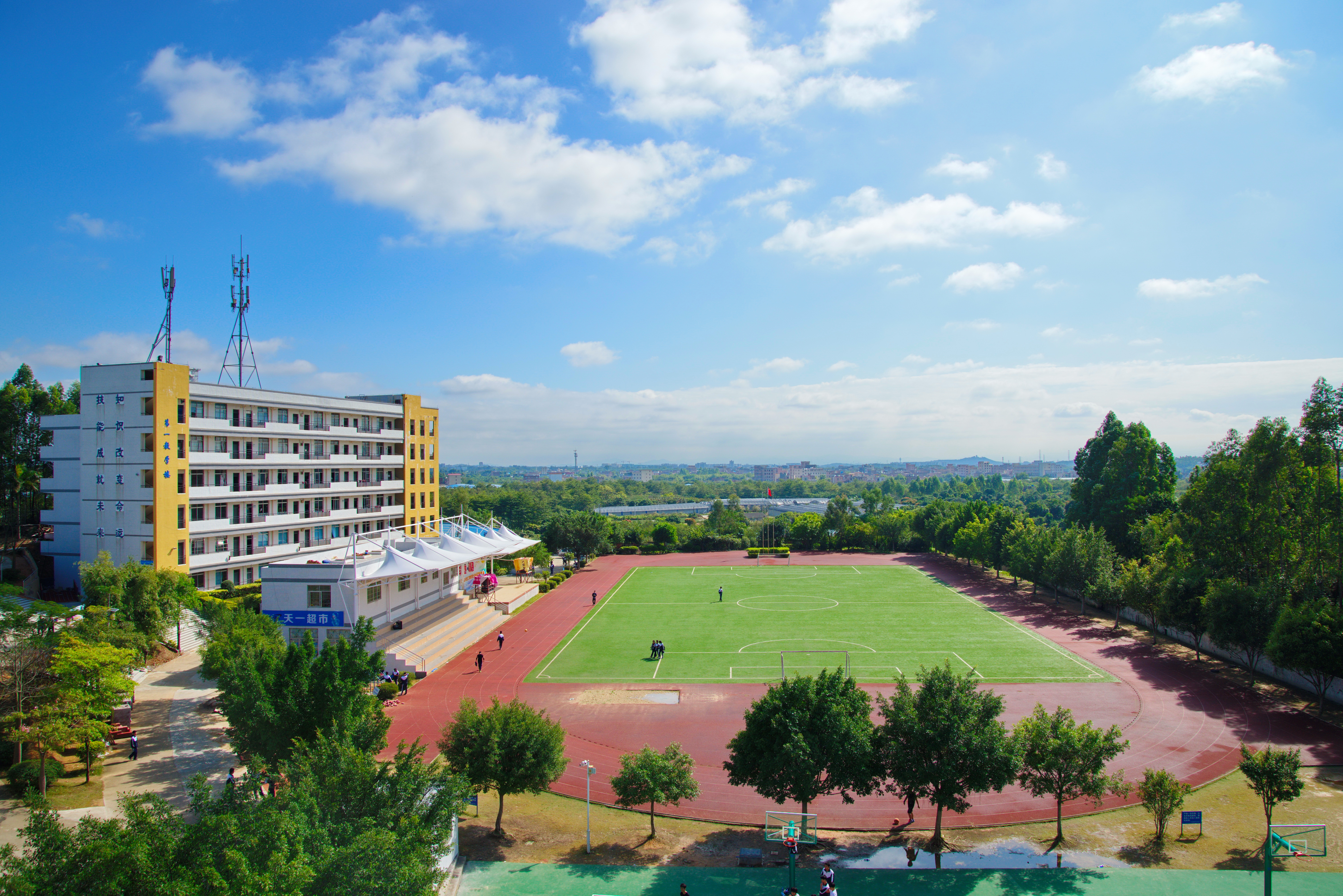 学校足球场2--2015 12 10.jpg