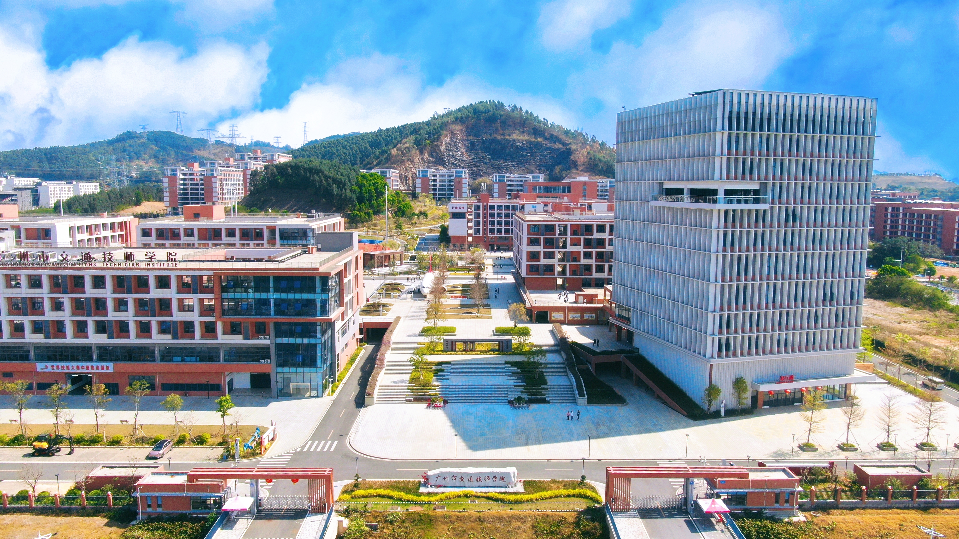 照片1-广州市交通技师学院.jpg